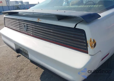 1982 Pontiac Firebird Trans Am z USA, uszkodzony, nr VIN 1G2AW87H7CL564815